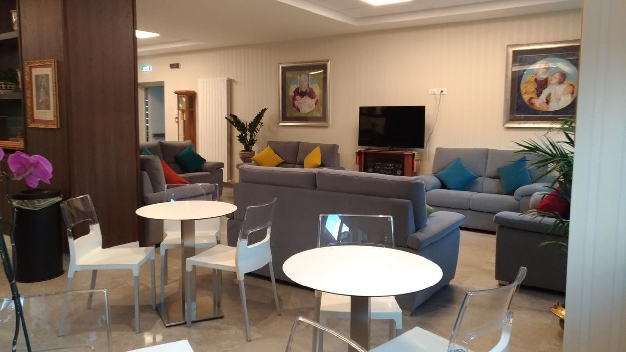 Casa Ospitalita San Giuseppe Bed & Breakfast LʼAquila Екстериор снимка